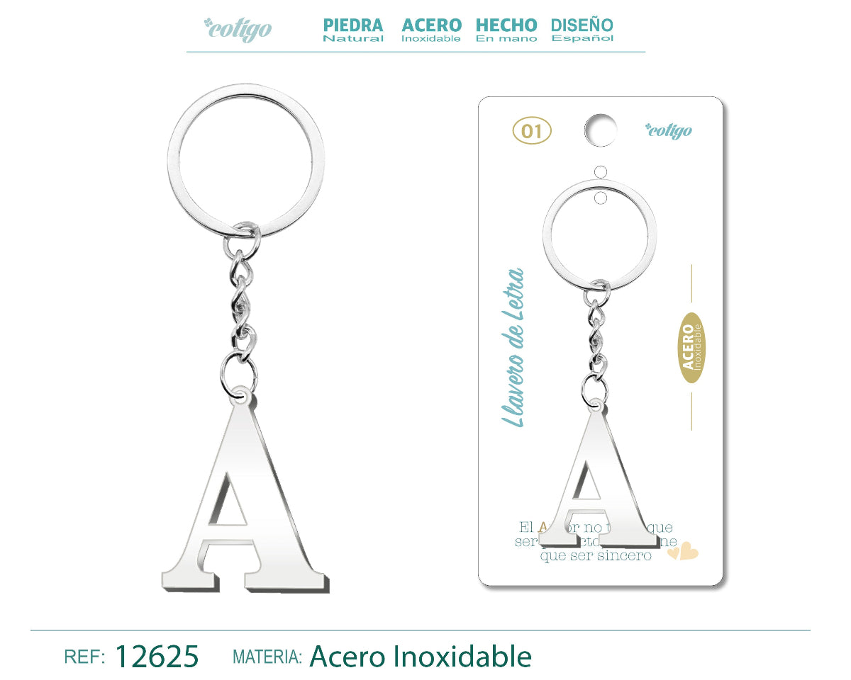 Llavero inicial letra A de acero inoxidable plateado, presentado sobre tarjeta de regalo con frase emotiva, diseño minimalista y elegante.