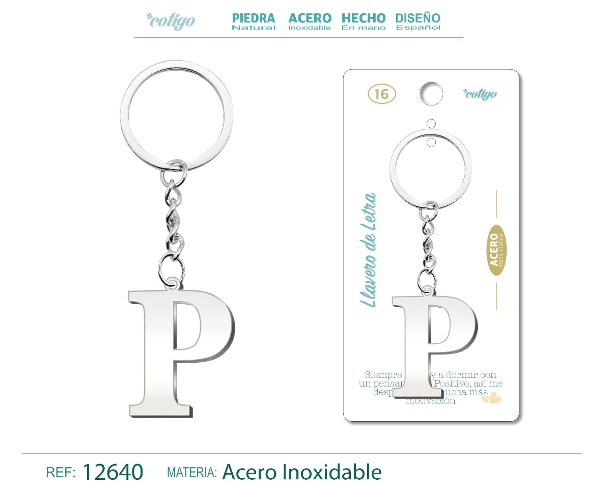 Llavero con la inicial letra P de acero inoxidable, diseño robusto plateado, presentado sobre tarjeta de regalo con frase emotiva de la marca Cotigo.