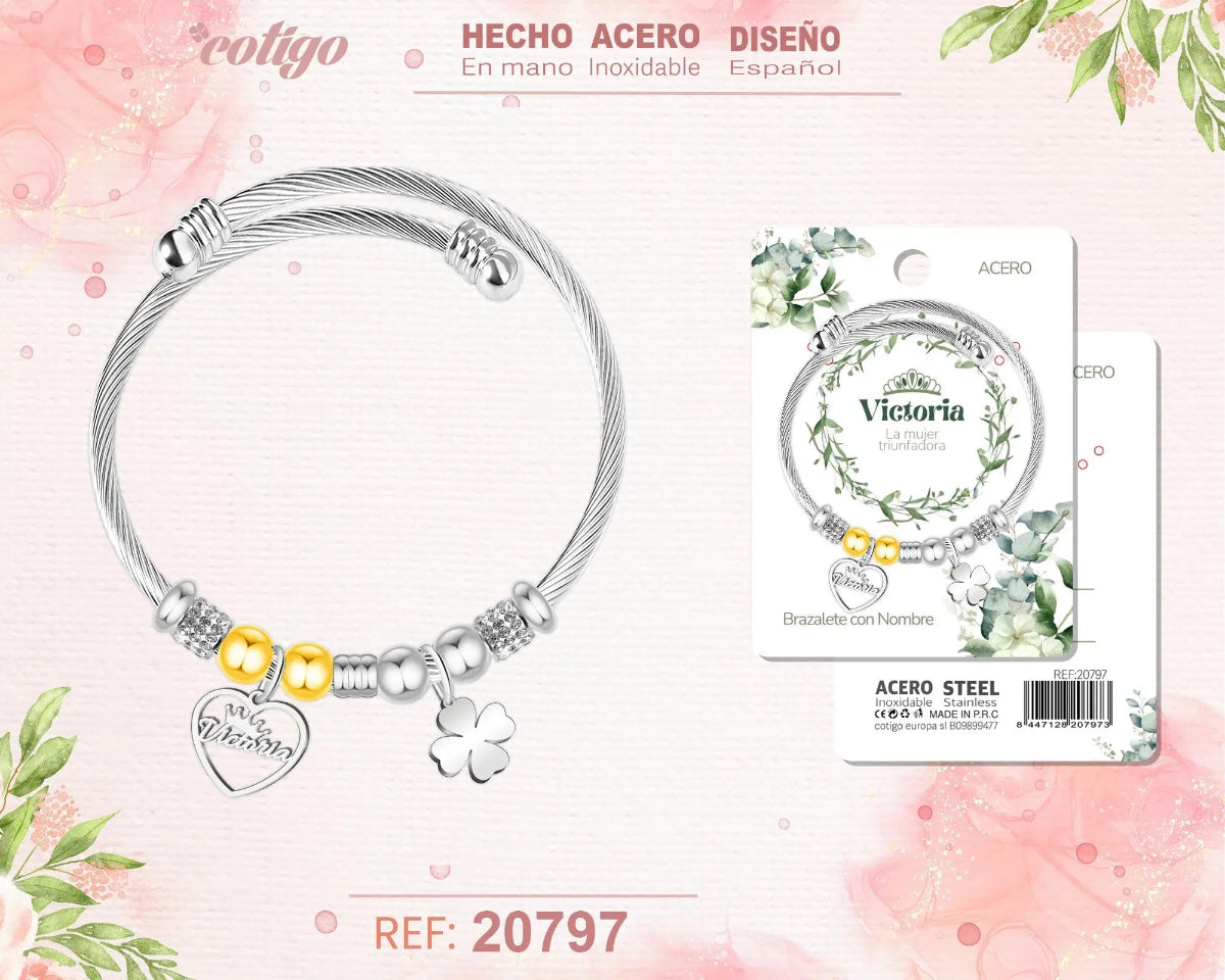 Brazalete rígido de acero inoxidable plateado con colgantes de corazón personalizado "Victoria" y trébol de cuatro hojas.