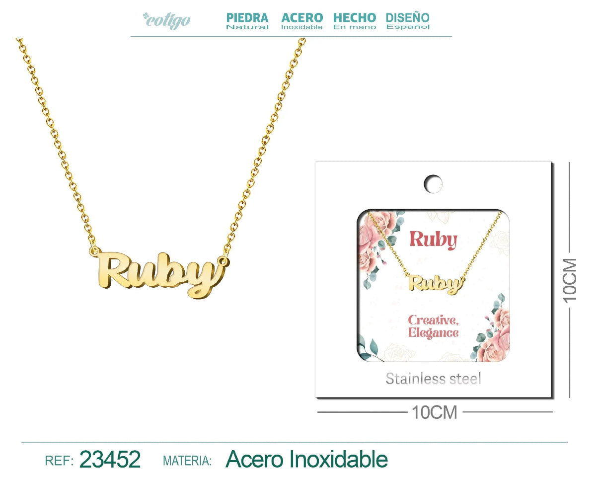 Collar dorado con nombre Ruby escrito en cursiva diseño moderno de tendencia internacional y acabado brillante en acero inoxidable