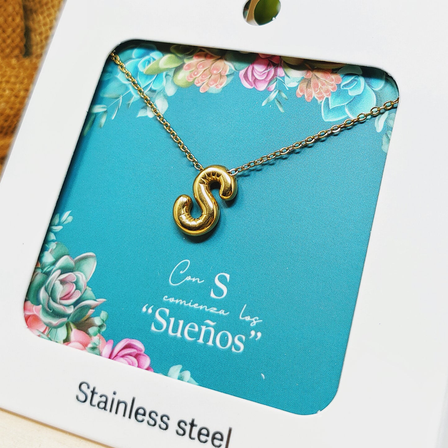 Collar Letra Inicial S Estilo Globo con Baño de Oro 14k