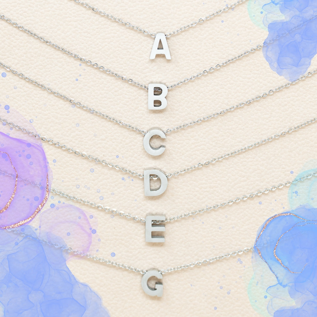 ✨Collar Letra Inicial en Acero Inoxidable para Mujer 💖 Con Tarjeta Diseñada y Significado del Nombre 📜 Incluye Caja de Regalo 🎁 ¡Y una Pulsera 7 Nudos de Regalo para la Suerte! 🍀
