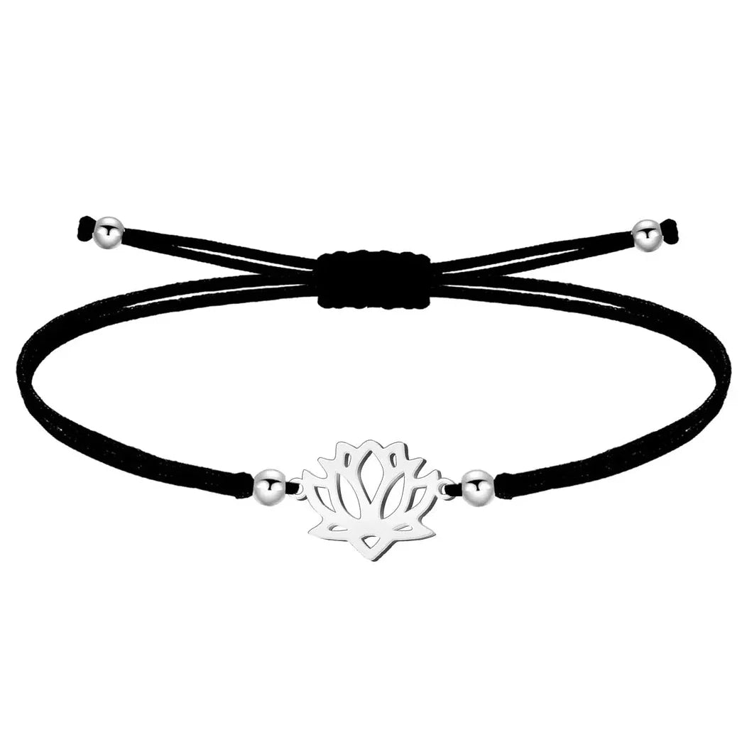 Pulsera de hilo negro con flor de loto calada plateada y nudo de ajuste