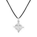 Colgante del Nudo de Bruja en acero inoxidable plateado brillante. Amuleto de protección celta geométrico y resistente.