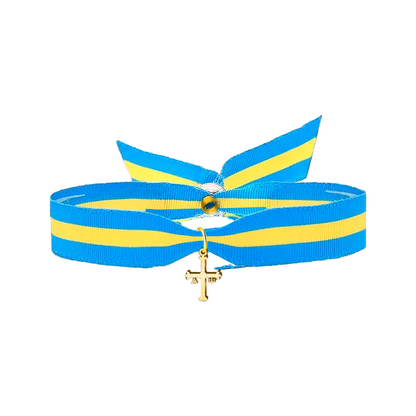 Pulsera de cinta con los colores de la bandera de Asturias y pequeño colgante de la Cruz de la Victoria en acero dorado.