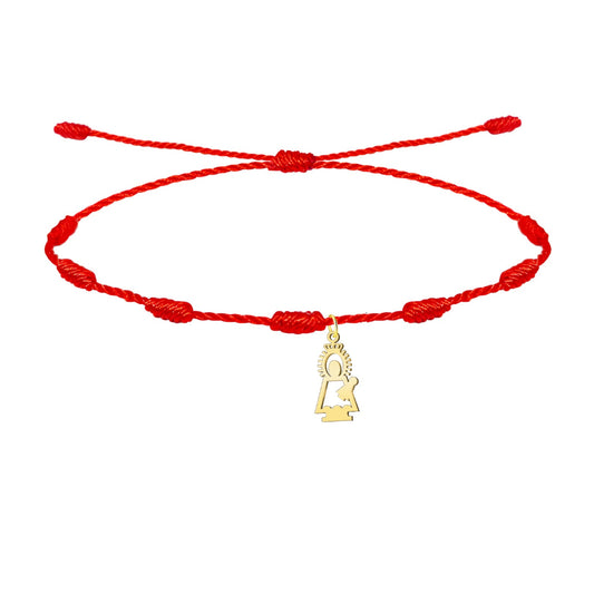 Pulsera de hilo rojo de 7 nudos con colgante de silueta de la Virgen del Pilar en acero dorado