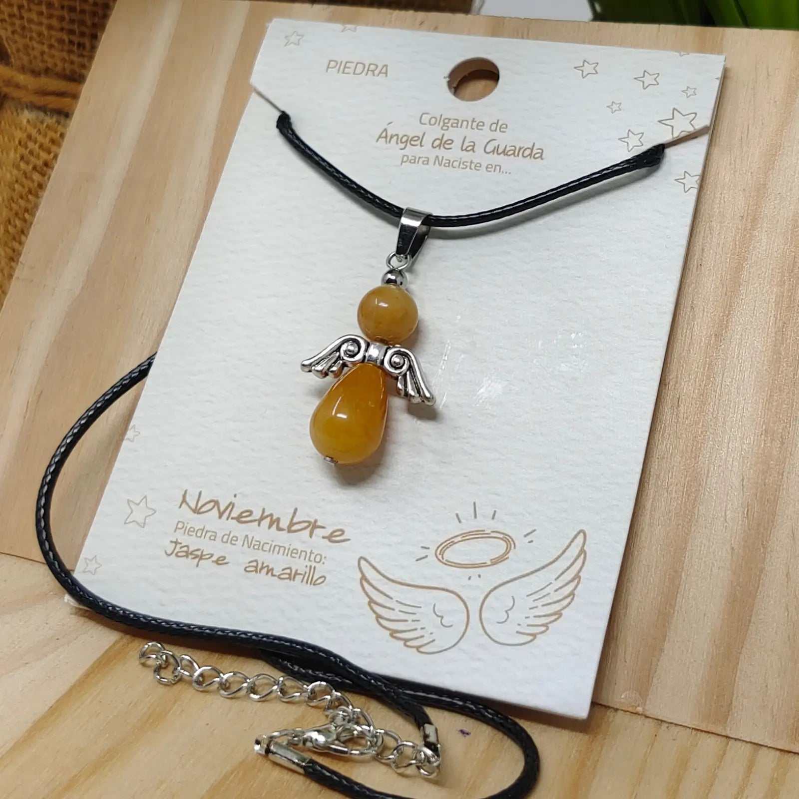 Colgante Ángel de la Guarda en Jaspe Amarillo detalle