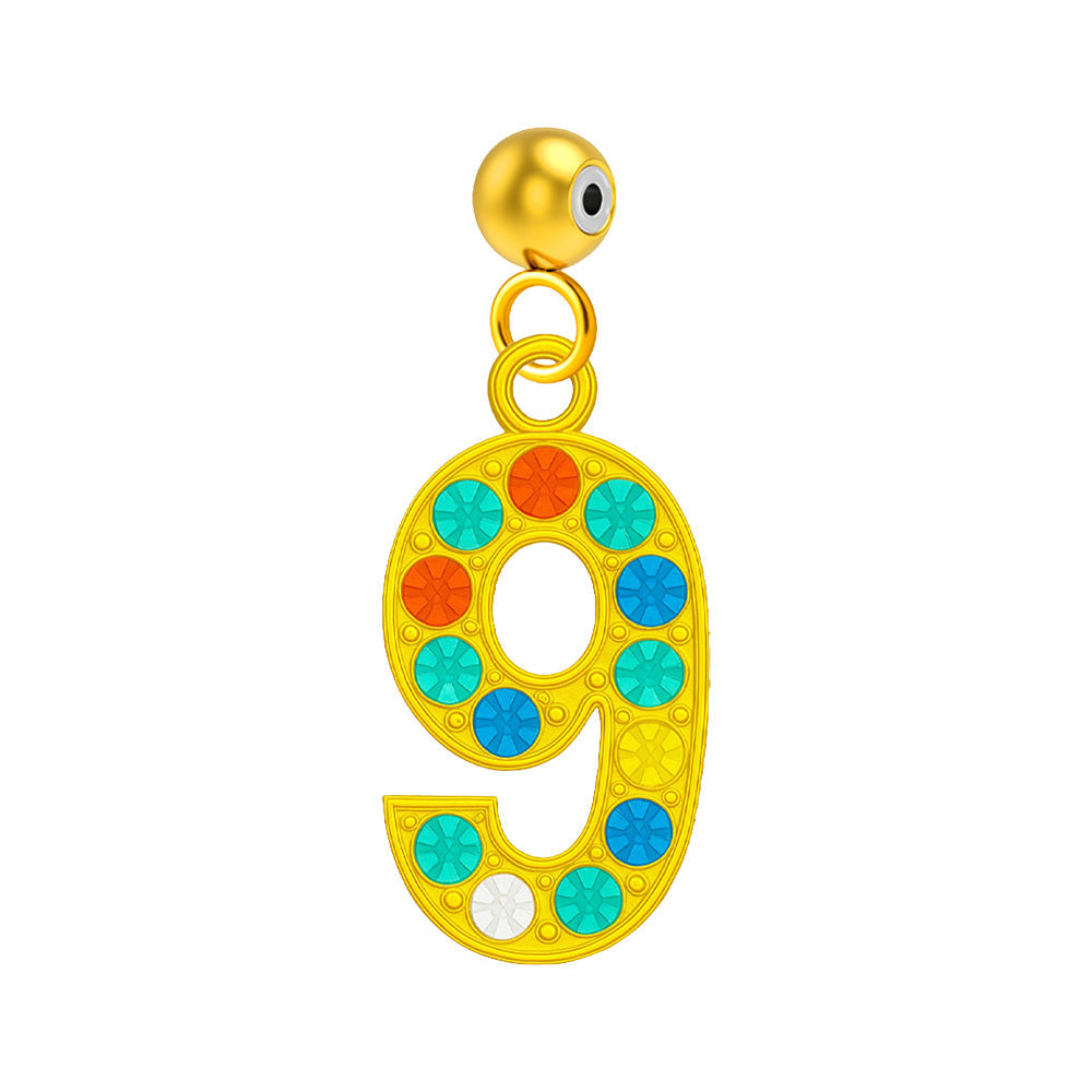Charm colgante dorado de número 9 con circonitas de colores con bola de acero con goma