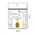 Detalle de charm colgante de ojo de tigre rectangular con bola de acero con goma