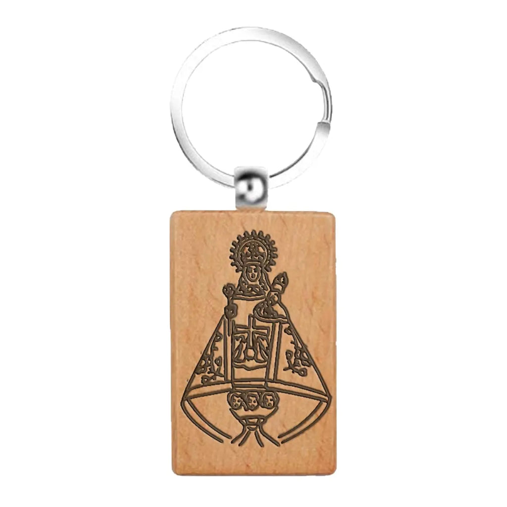 Llavero rectangular de madera natural con grabado oscuro de la Virgen de Covadonga La Santina souvenir religioso