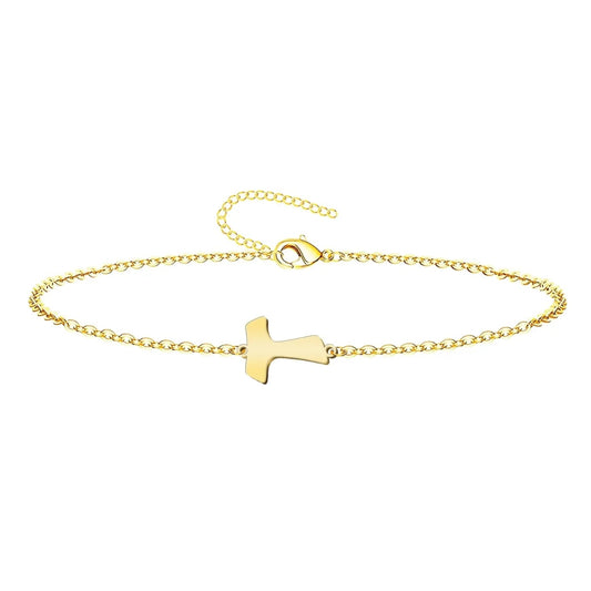 Pulsera de cadena fina con cruz Tau central en acero inoxidable de color dorado, acabado brillante y cierre ajustable de mosquetón.
