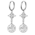 Pendientes de aro en acero inoxidable plateado con colgantes verticales: Nudo de Bruja (arriba) y Tetragrammatón (abajo).
