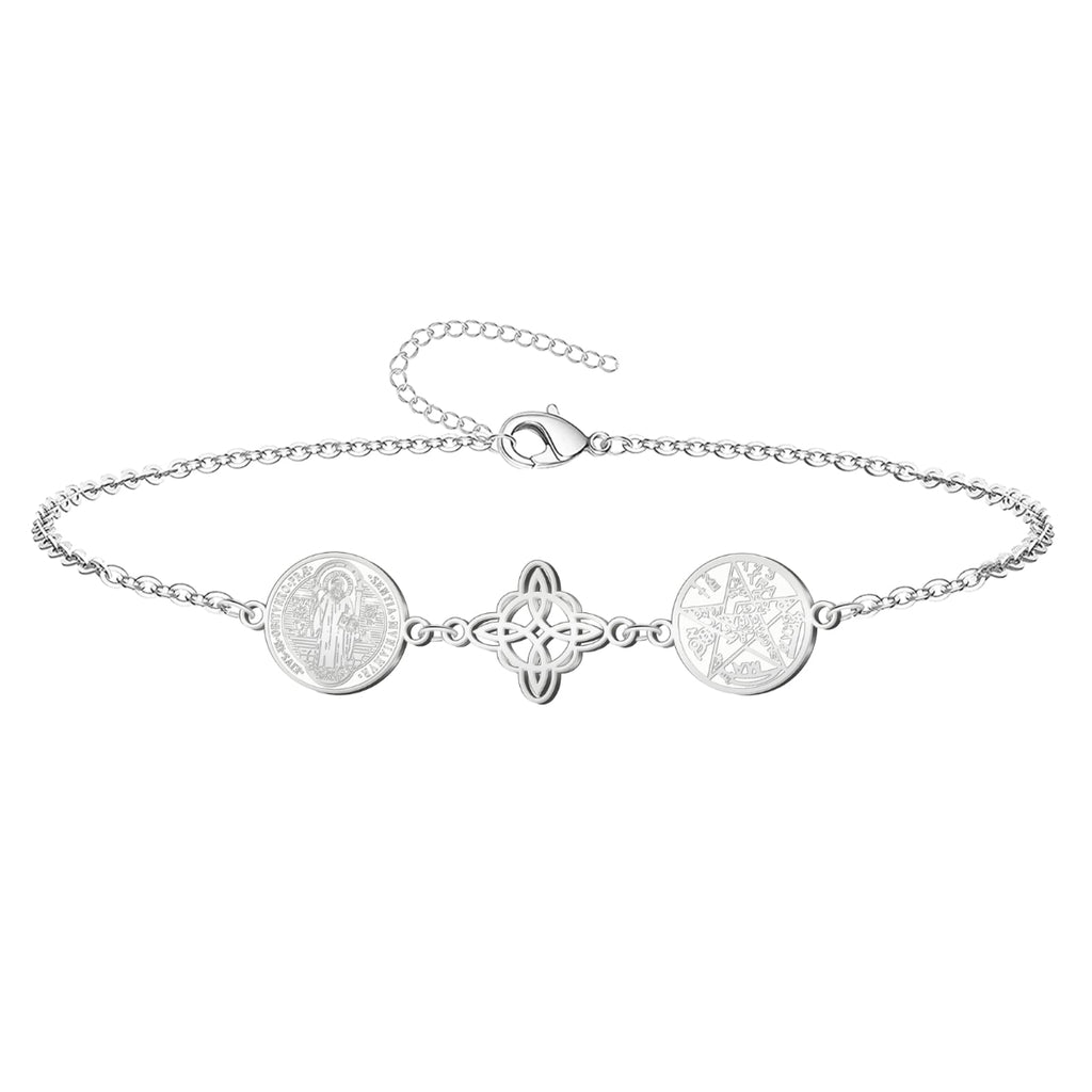 Pulsera de acero inoxidable plateado con tres dijes metálicos: Medalla de San Benito, Nudo de Bruja celta calado (sin piedras) y Pentagrama del Tetragrammaton.