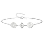 Pulsera de acero inoxidable plateado con tres dijes metálicos: Medalla de San Benito, Nudo de Bruja celta calado (sin piedras) y Pentagrama del Tetragrammaton.