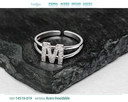Anillo Acero Letra M color plateado