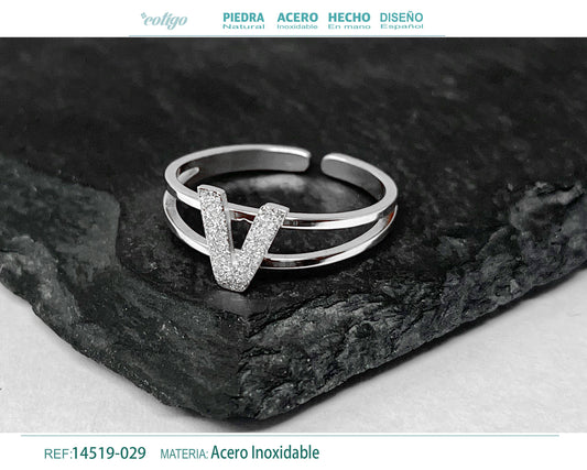 Anillo Acero Letra V color plateado
