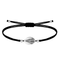 Pulsera de hilo encerado negro con medalla ovalada de la Virgen del Rocío en acero plateado y cuentas laterales