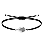Pulsera de hilo encerado negro con medalla ovalada de la Virgen del Rocío en acero plateado y cuentas laterales