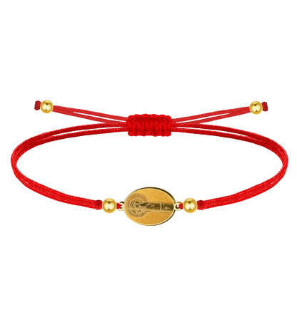 Pulsera de hilo rojo del destino con medalla de la Virgen del Pilar en acero dorado. Cierre de nudo ajustable.