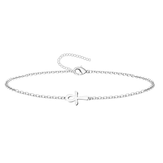 Pulsera de cadena fina con un diseño central de la Cruz Egipcia (Ankh) fabricada en acero inoxidable de color plateado, que incluye un cierre de mosquetón y una cadena extensora para un ajuste personalizado.