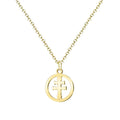 Colgante tipo medalla redonda y calada con la Cruz de Caravaca en acero inoxidable dorado, con cadena a juego sobre fondo de pergamino religioso
