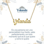 Collar con nombre Yolanda diseño de caligrafía elegante bañado en oro 14k con significado de personalidad fuerte.