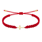Pulsera de hilo rojo trenzado con cruz latina horizontal en acero dorado y nudo ajustable.