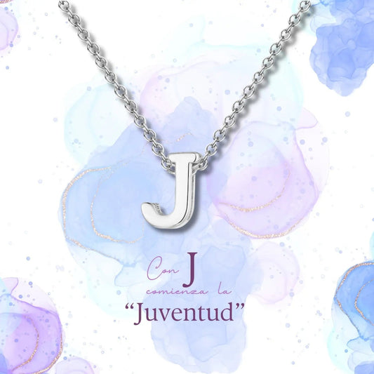 Collar con colgante de inicial letra J de acero inoxidable de alta calidad presentado en su caja de regalo, diseño elegante y atemporal.