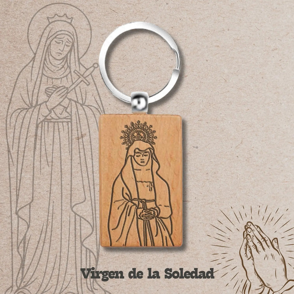 Llavero de Virgen de la Soledad en Madera Natural acabado