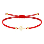 Pulsera de hilo rojo liso con una Cruz de Santiago central en acero dorado, decorada con esferas metálicas doradas y cierre ajustable de nudo corredizo.