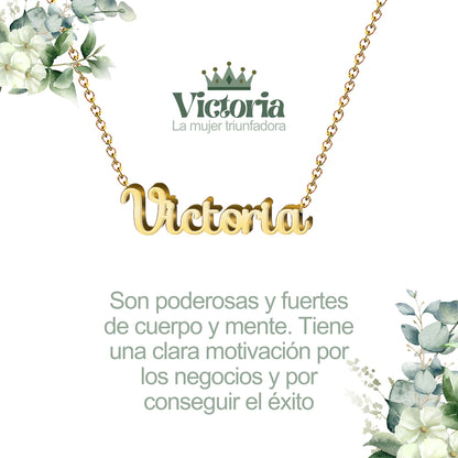 Collar con Nombre en Acero Inoxidable, Color Dorado, Incluye Tarjeta con el Significado de 60 Nombres + Caja de Regalo  y Pulsera 7 Nudos de Regalo