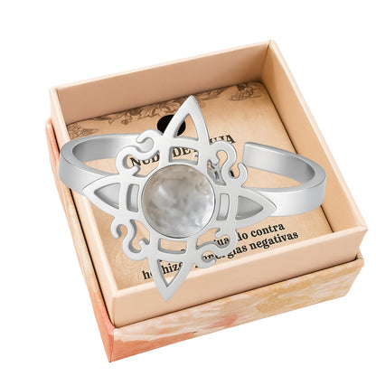 Anillo Nudo de Bruja Acero Plateado con Curzo Blanco