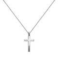 Collar de cadena con colgante de cruz clásica en acero pulido sobre fondo negro