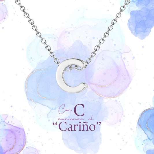 Collar con colgante de inicial letra C de acero inoxidable de alta calidad presentado en caja de regalo, ideal para joyería con nombre.