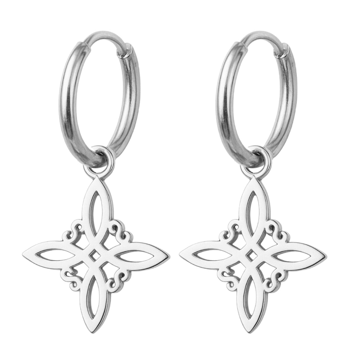 Pendientes de aro tipo huggie en acero plateado con colgante de Nudo de Bruja celta para protección energética.