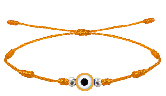 Pulsera de hilo dorado de siete nudos con amuleto de ojo turco central y cuentas plateadas.