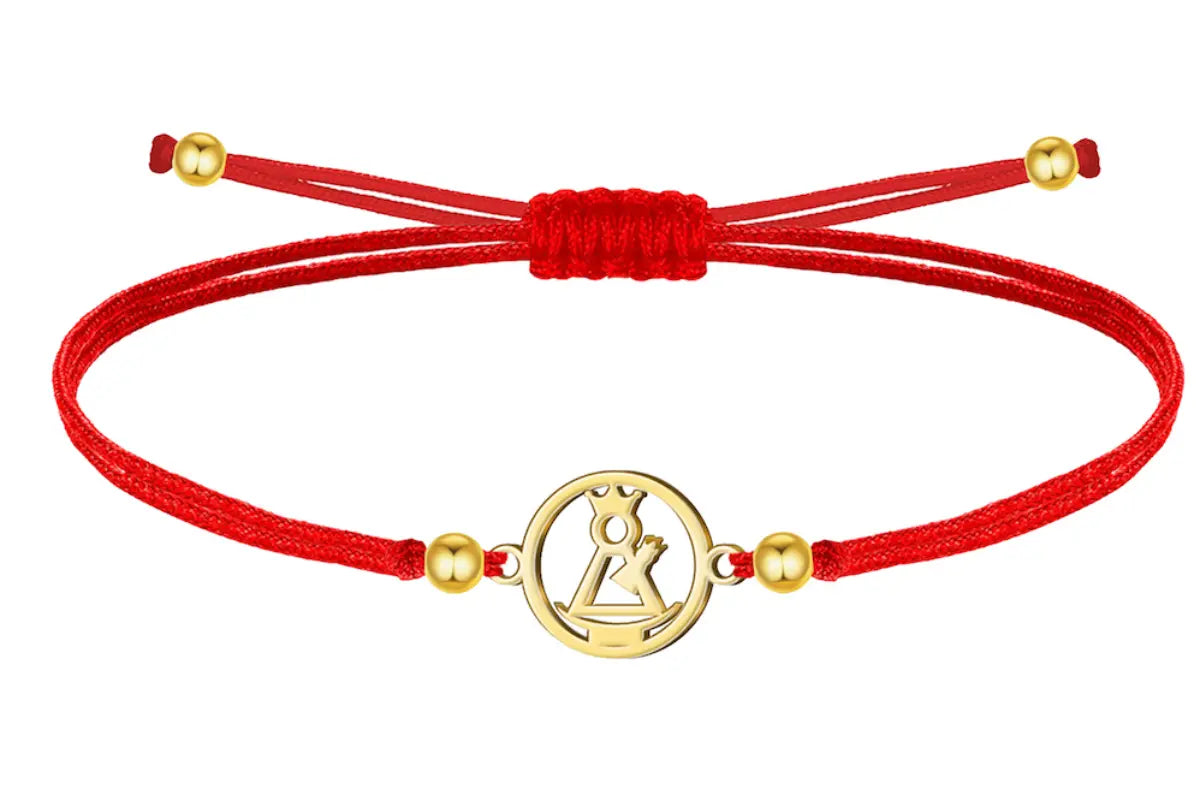 Pulsera de hilo rojo encerado con medalla virgen del remedio acero dorado amuleto de protección y salud