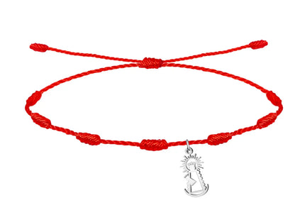 Pulsera de hilo rojo 7 nudos con colgante pequeño de la Virgen de la Bien Aparecida en acero plateado
