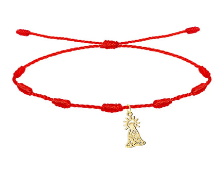 Pulsera de hilo rojo 7 nudos con charm de la Virgen de la Esperanza Macarena en acero dorado y diseño de filigrana