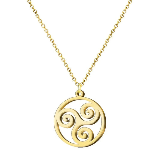 Colgante trisquel dorado con diseño celta en acero elegante