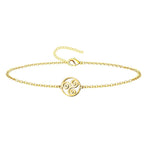 Pulsera religiosa con trisquel dorado en hilo rojo ajustable