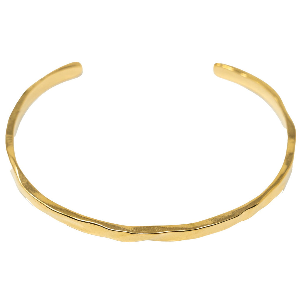 Brazalete Martillado en Acero Inoxidable en acabado dorado – vista principal del diseño martillado