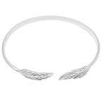 Brazalete Alas de Ángel en Acero Inoxidable en acabado plateado – vista principal del diseño alas de ángel