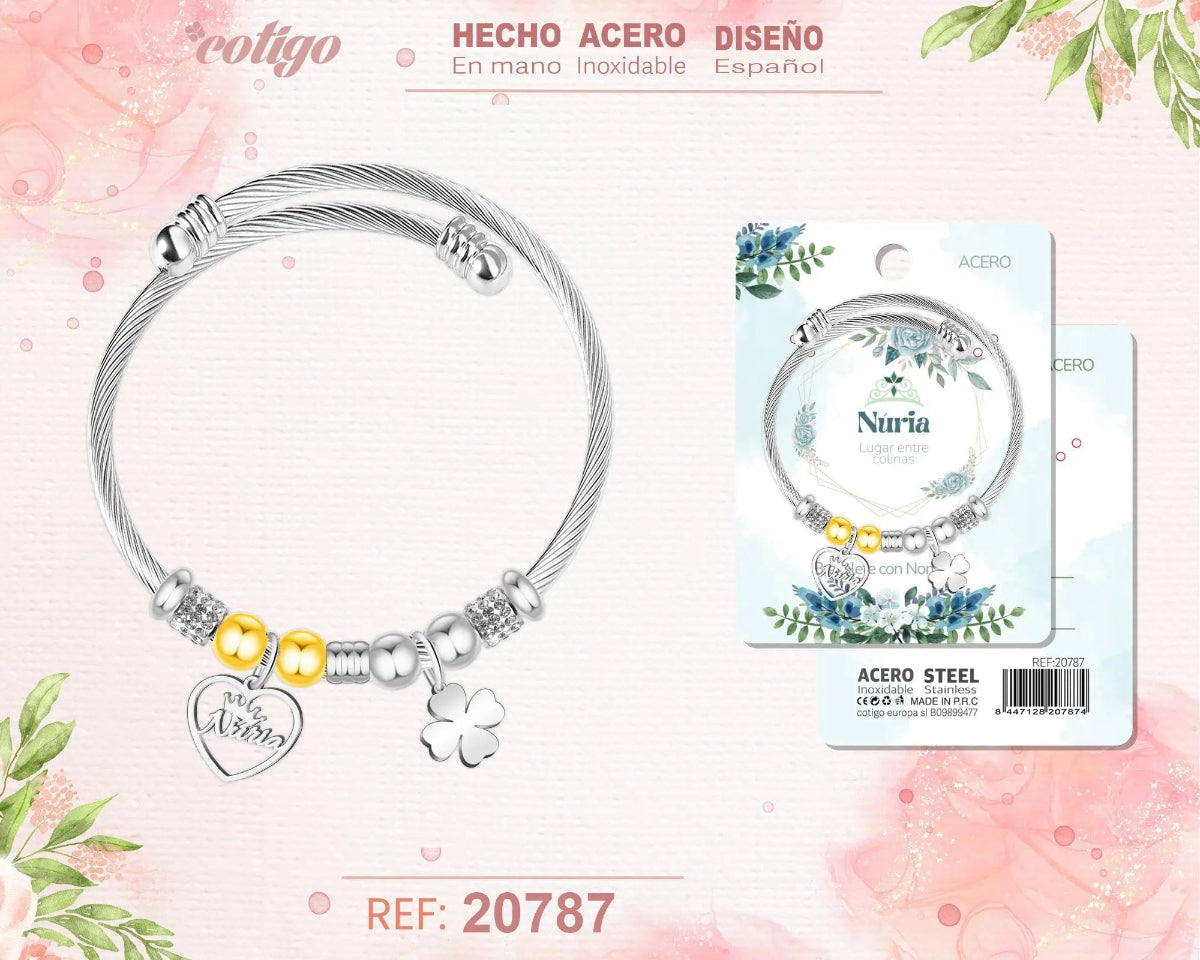 Brazalete rígido de acero inoxidable trenzado con nombre Nuria, colgante de corazón grabado, trébol de cuatro hojas y abalorios brillantes.