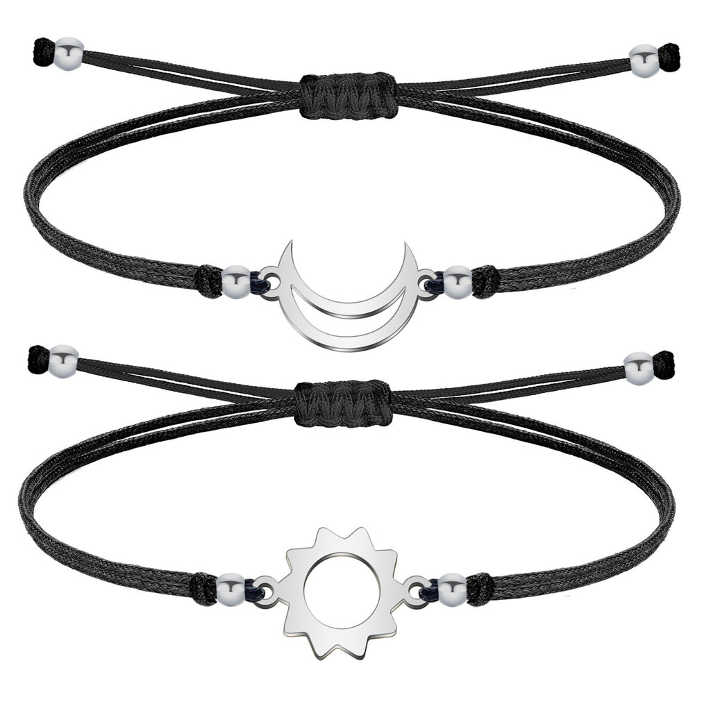Pulsera de Hilo con Luna y Sol en Acero Inoxidable en acabado plateado – vista principal del diseño hilo con luna y sol