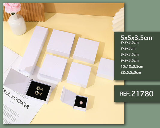 Caja de regalo  5x5x3.5cm