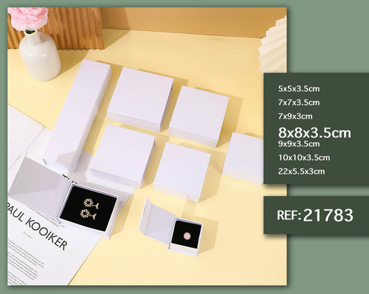 Caja de regalo  8x8x3.5cm