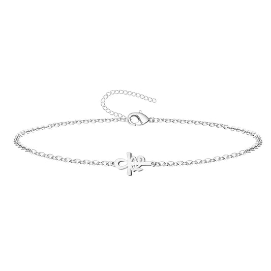 Pulsera de cadena fina con un diseño central de la Cruz Egipcia (Ankh) que integra el símbolo del Ojo de Horus, fabricada en acero inoxidable con acabado plateado brillante y cierre de mosquetón con cadena extensora.