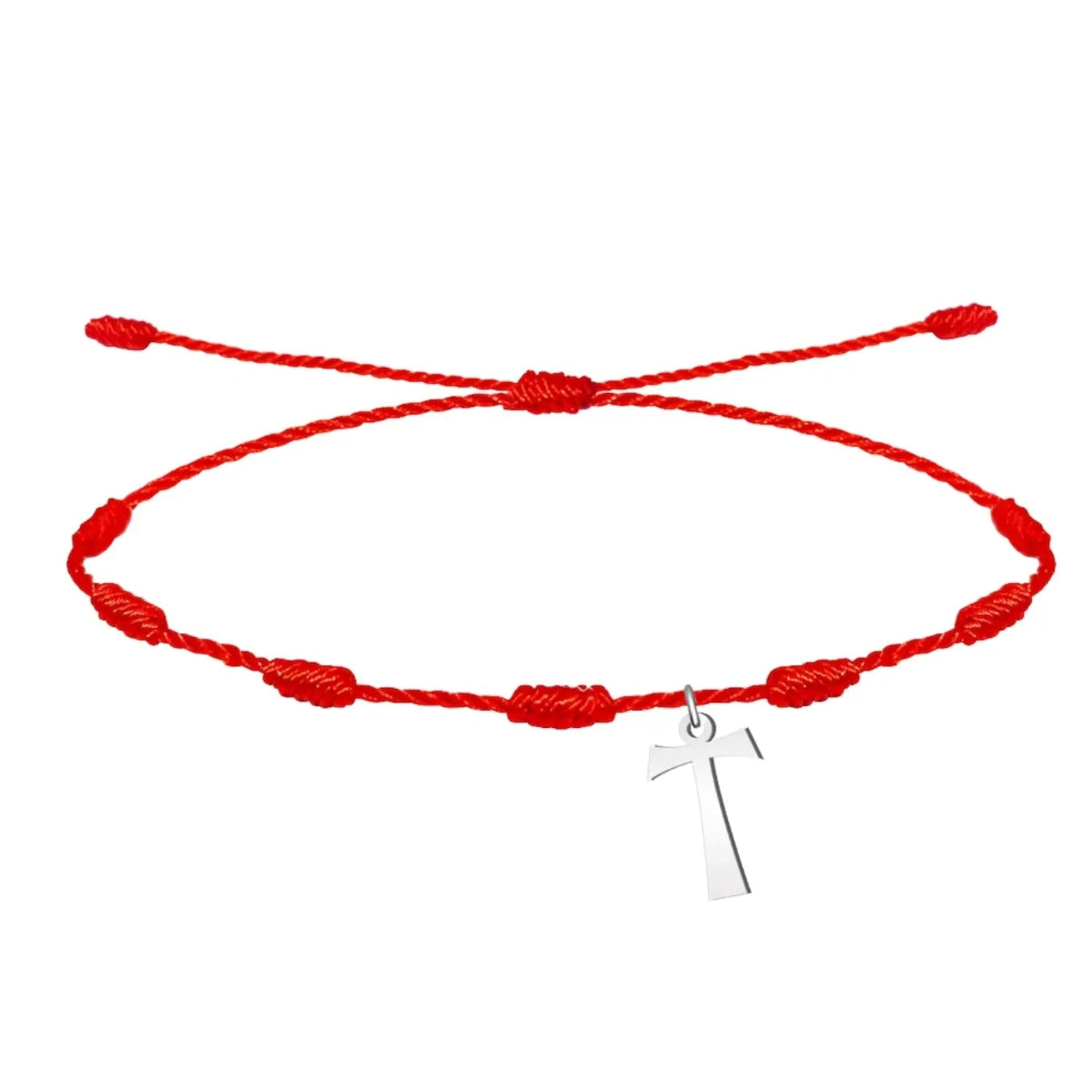 Pulsera de hilo rojo con diseño de 7 nudos, incluye un dije colgante de la cruz Tau en acero plateado y cierre ajustable de nudo corredizo.