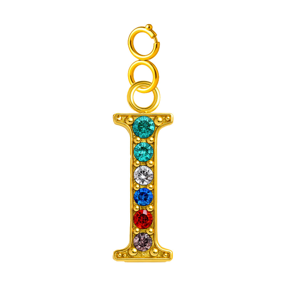 Charm colgante de letra I con detalle de circonita, acabado dorado y cierre de acero